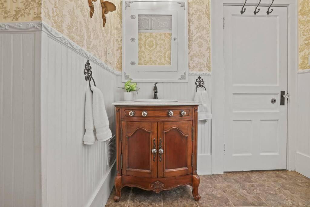 Charming Victorian Home - 2 Minutes To Downtown Lancaster Exterior foto